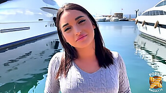 La Jolie Adolescente Italienne Sarah Se Fait Baiser Son Gros Cul