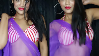 Lo Striptease Sensuale Di Rekha In Bikini È Una Festa Per Gli Occhi