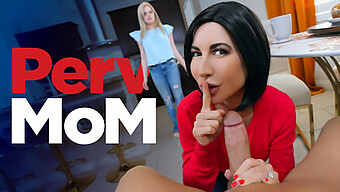 Trailer Pervmom Menawarkan Pengalaman Pov Aksi 3some Dan Cowgirl Dengan Puting Berlubang Dan Payudara Besar