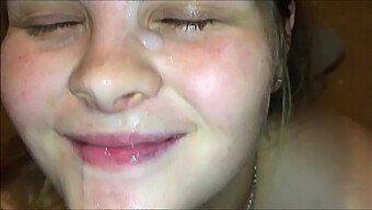 18+ Teen Babe Gibt Einen Erstaunlichen Blowjob Und Nimmt Eine Riesige Sperma-Gesichtsbehandlung Auf Dem Iphone