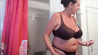 Une Maman Amateur Avec De Gros Seins Naturels Se Fait Dire