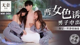 Trio Surprise Avec Deux Adolescentes Asiatiques Excitées Qui Donne Une Éjaculation Interne