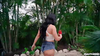 Lujuriosa Milf Se Pone Traviesa Con Una Gran Polla