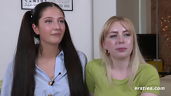 Dvě 19leté Lanas Si Užívají Lesbický Sex