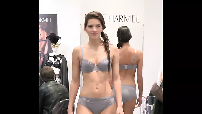 Le Modelle In Lingerie Si Eccitano In Questo Video Di Compilazione