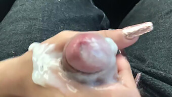 Regardez Une Superbe Nana Faire Une Fellation Époustouflante Et Prendre Une Charge Dans Sa Bouche