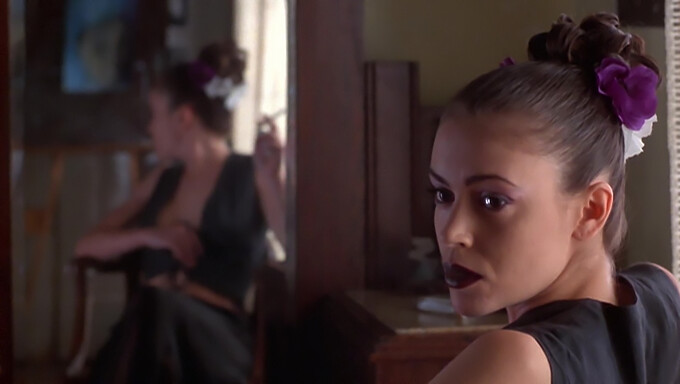 Alyssa Milano Joacă În Poison Ivy 2: Lily, Scena 05 Cu Scene De Sărut