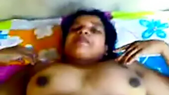 Sri Lankan Aunty And Boy Get Blacked Out In Homemade Video