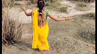 Big Ass 18-Year-Old Indian Girl Enjoys Outdoor Sex In Public