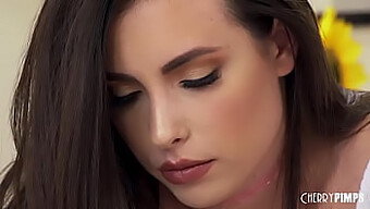 La Belleza Natural Y El Gran Trasero De Casey Calvert Hacen Una Emocionante Experiencia Anal