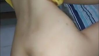 Brincadeira Anal De Um Casal Real Com Uma Morena Pequena