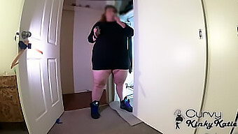 Chubby Milf Gets Off On Smoking And Pimping While Flexing Her Big Butt