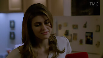 Alexandra Daddario Em Uma Cena Quente Do True Detective