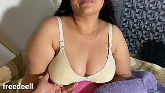 Boquete Indiano Com Uma Mulher Gorda E Linda