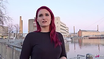 Melina, Zrzavá Studentka, Si Nechává Tvrdě Projíždět Obličej Velkým Penisem