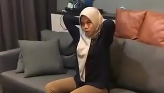 Awek'S Hottest Video Yet: Malay Wife'S Wild Valentine'S Day