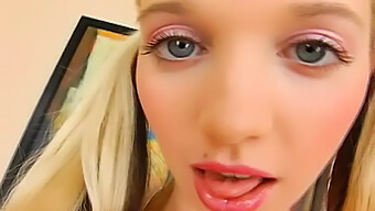 Vintage-Blondine Bekommt Intensiven Orgasmus Vom Fingern