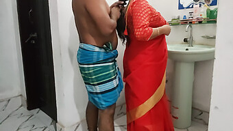 Bangladeshi Wife'S Big Natural Tits একটি ওয়ার্কআউট পায়